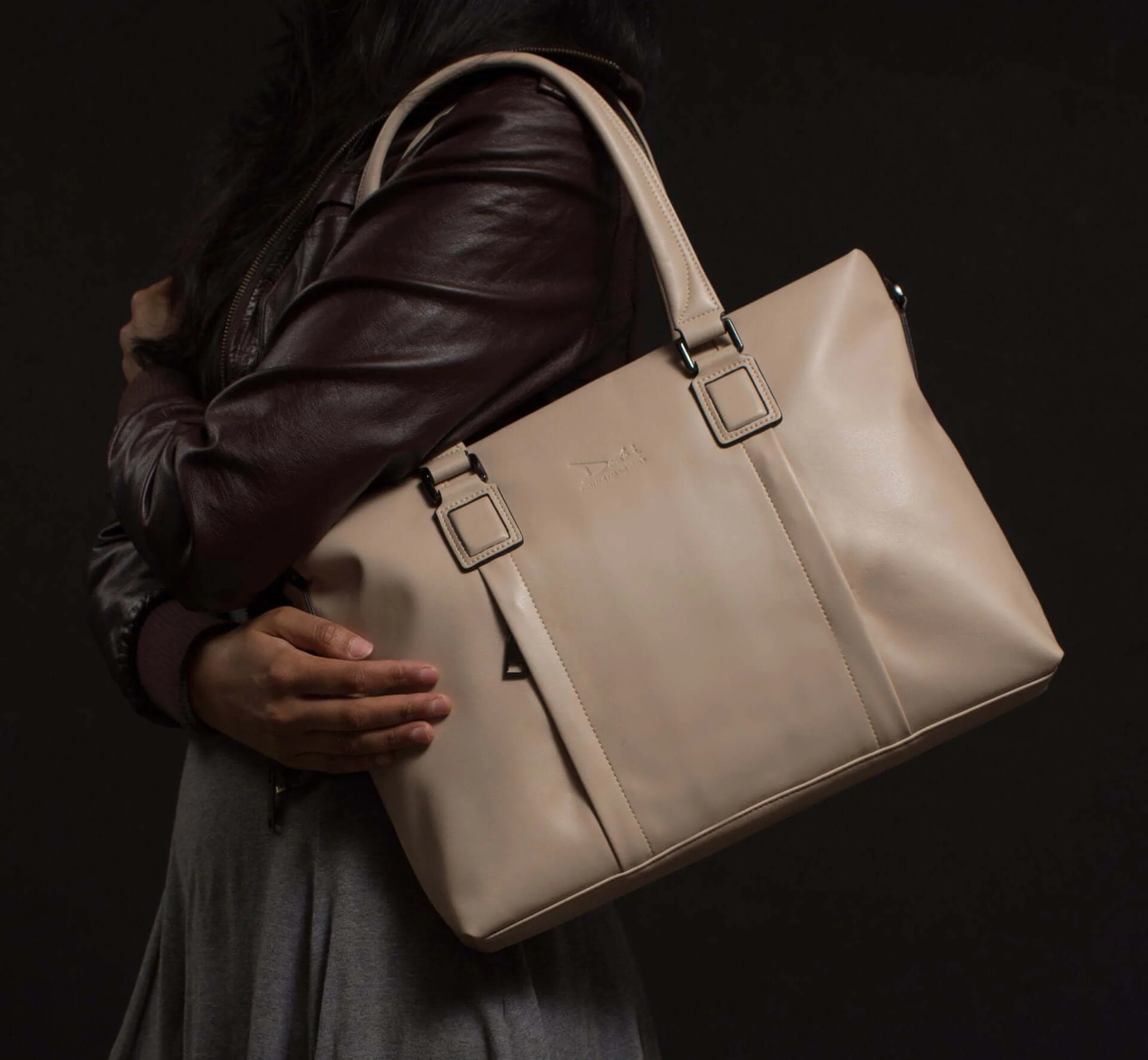 Doshi Business Brief 2 - Women's Business Bag - Vegan - Image 3